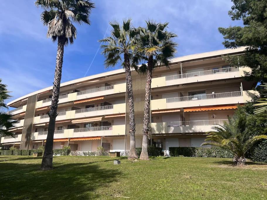 Appartement Avec Terrasse, Vue Jardin Et Piscine Antibes Exteriör bild