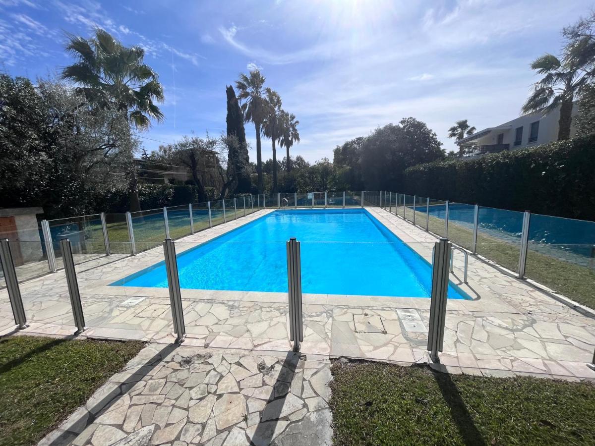 Appartement Avec Terrasse, Vue Jardin Et Piscine Antibes Exteriör bild