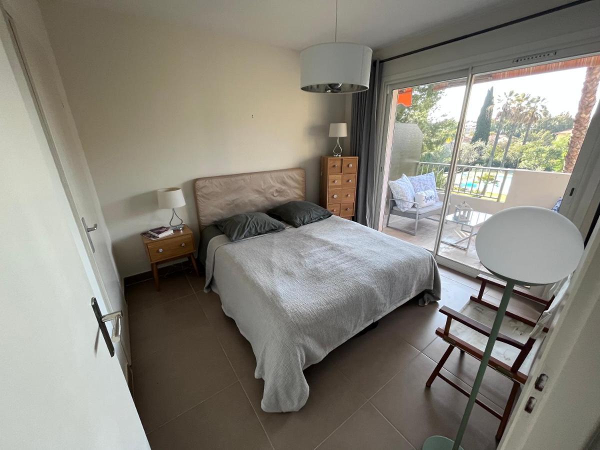 Appartement Avec Terrasse, Vue Jardin Et Piscine Antibes Exteriör bild